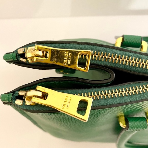 Prada Saffiano Cuir Large Double Zip Tote in Verte - Picture 12 of 15